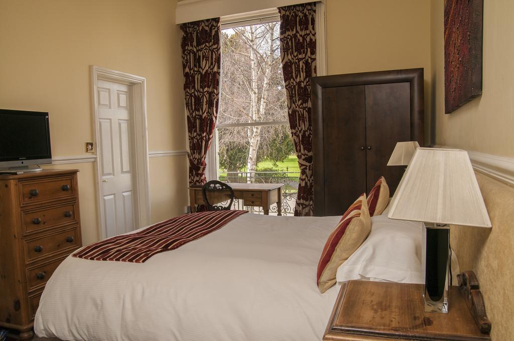 Clarence Court Hotel Cheltenham Kültér fotó