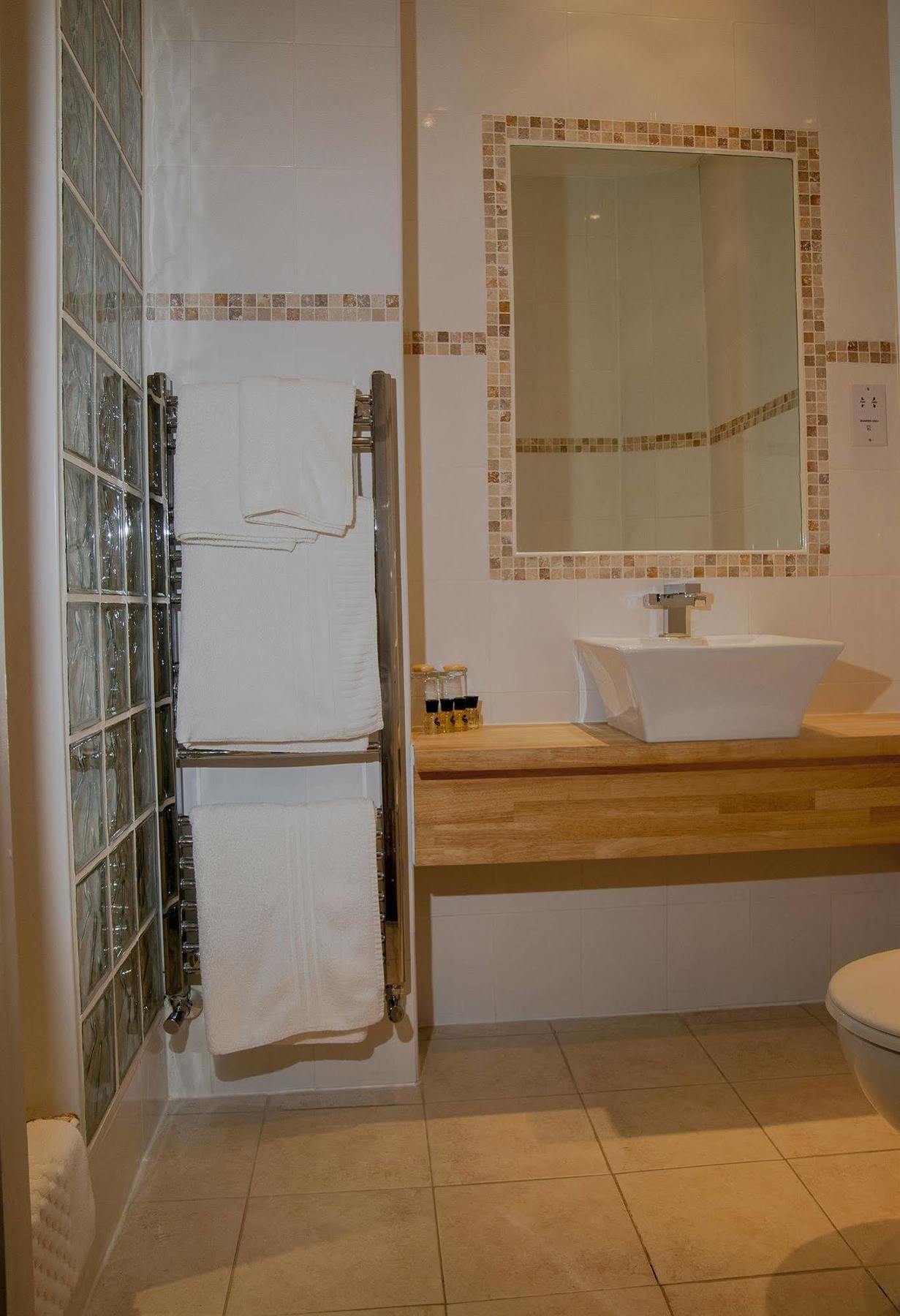 Clarence Court Hotel Cheltenham Kültér fotó