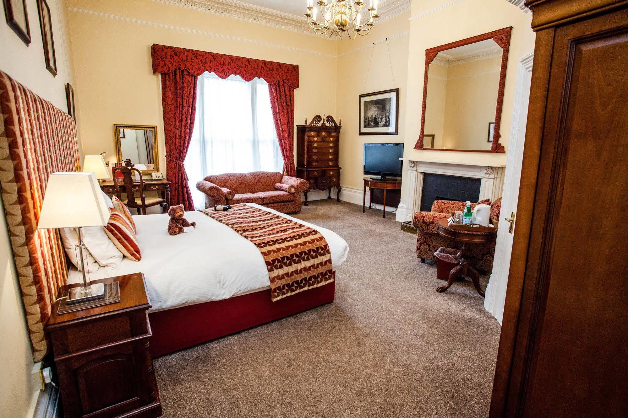 Clarence Court Hotel Cheltenham Kültér fotó